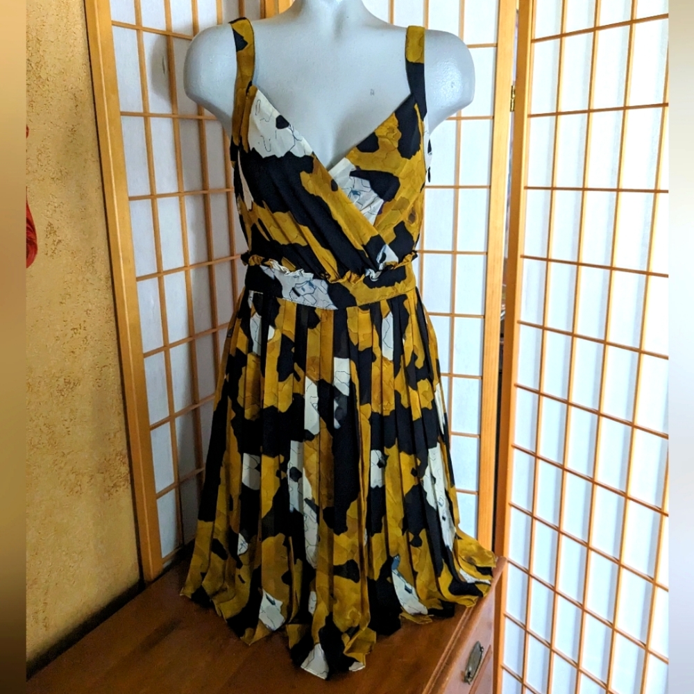 🆕 Bebe, midi dress, size 4, NEW with tags.